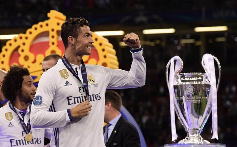 探寻篮球传奇：韦德与哈登的巅峰对决（追溯篮坛传奇：韦德与哈登的巅峰之战）