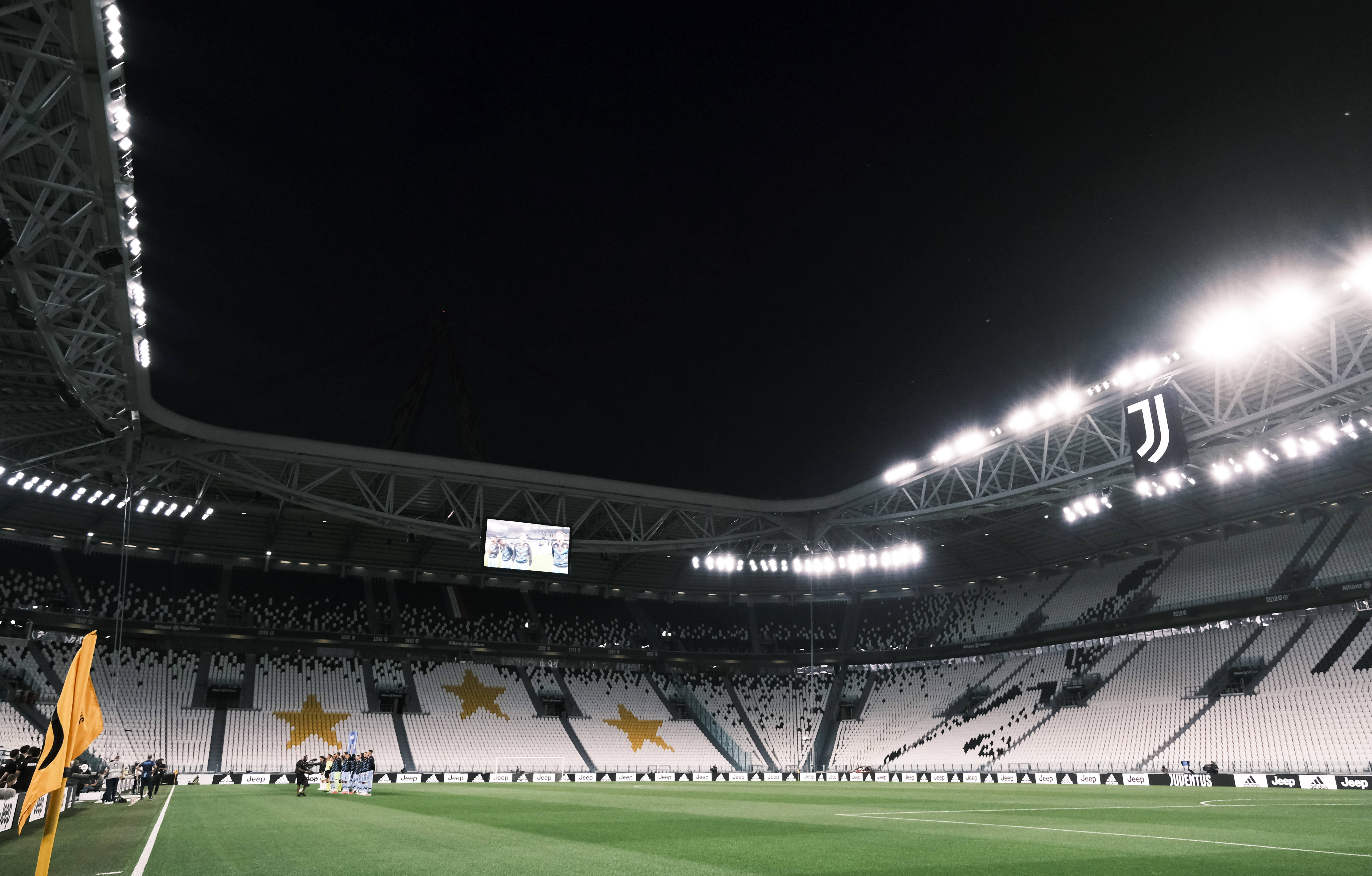 被拍到手上有“美甲”，汪士钦社媒收到网友大量攻击性评论