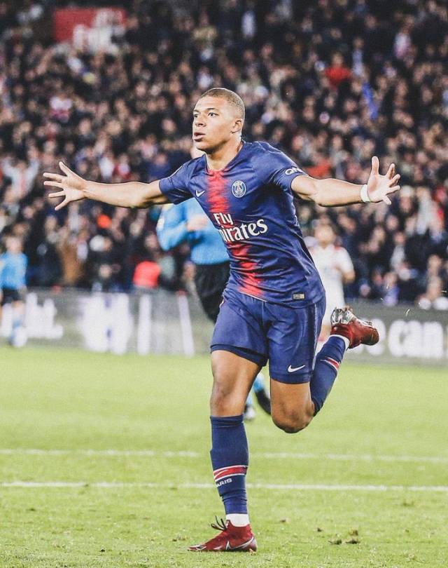 狄龙高中期间曾是詹姆斯的狂热粉丝：称赞詹姆斯联盟最好&怼KD（狄龙高中时期是詹姆斯铁粉：称其联盟最强，还怼杜兰特）