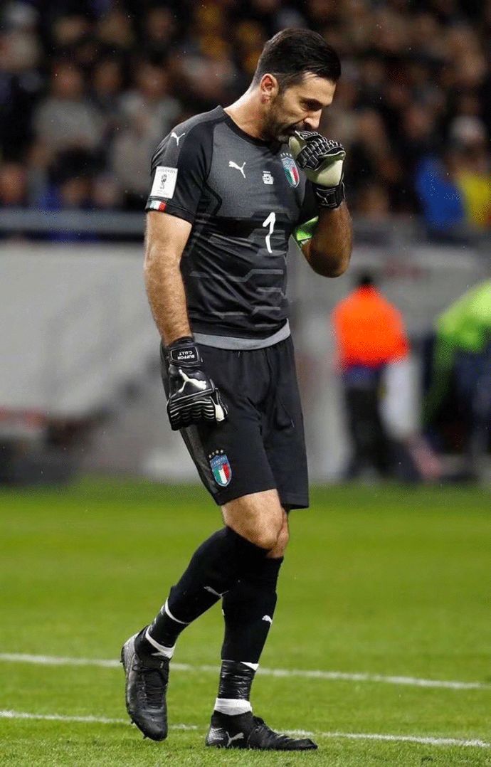 独自带队！马克西半场12中7贡献17分2助攻（马克西半场12投7中砍下17分2助，单核撑起球队）