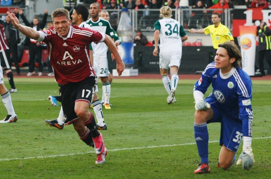 形势不妙！雄鹿近16战13败，落后附加赛区2.5个胜场（局势危急！雄鹿最近16场仅3胜，距附加赛区还差2.5个胜场）